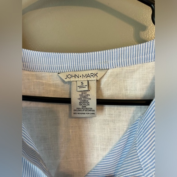 John Mark embroidered bat sleeve blouse size small - Picture 3 of 4